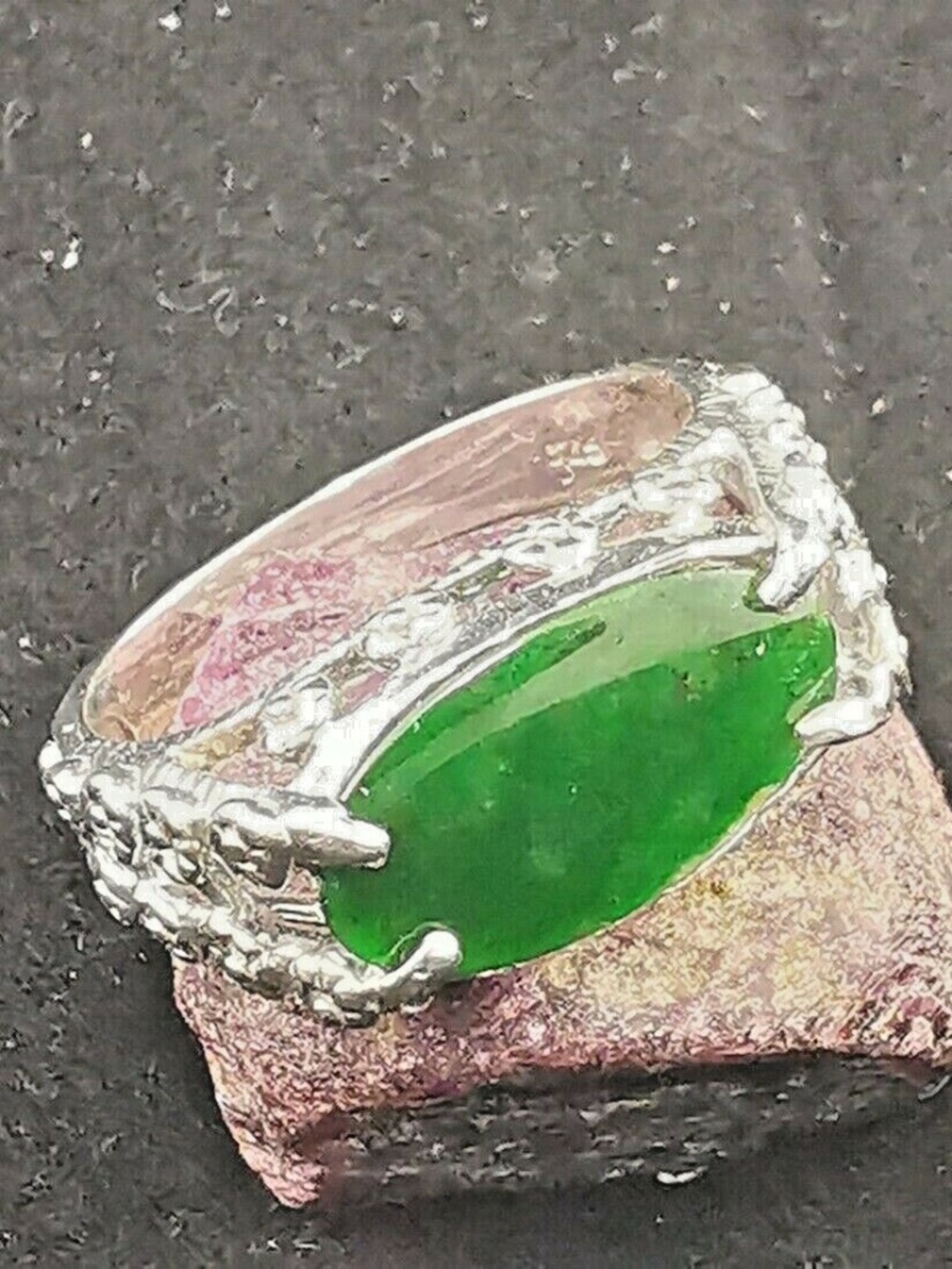 Rare Cute Leaf Green Type A jade jadeite Cabochon Oval 925 Sterling Silver Ring
